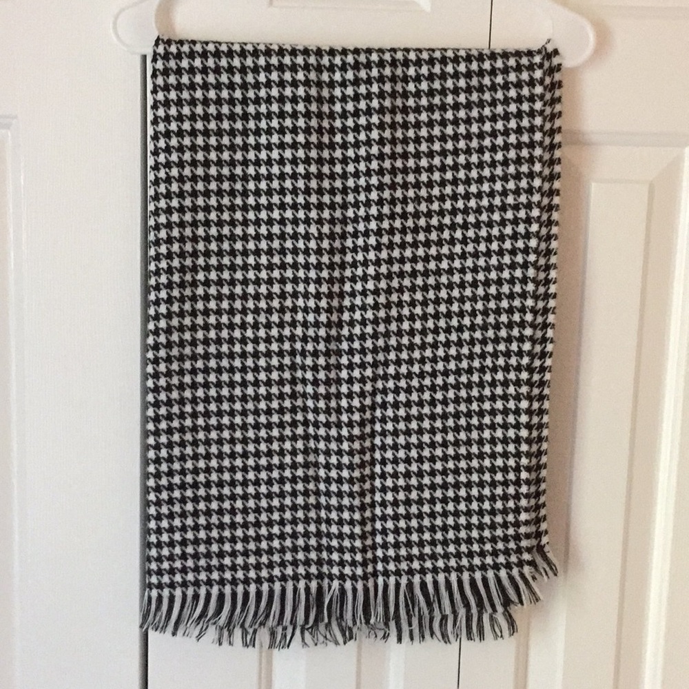 Houndstooth scarf